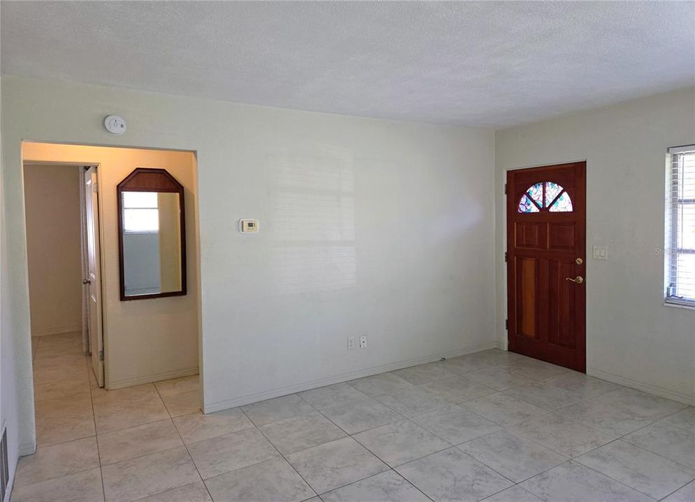 For Rent: $1,800 (2 beds, 1 baths, 756 Square Feet)