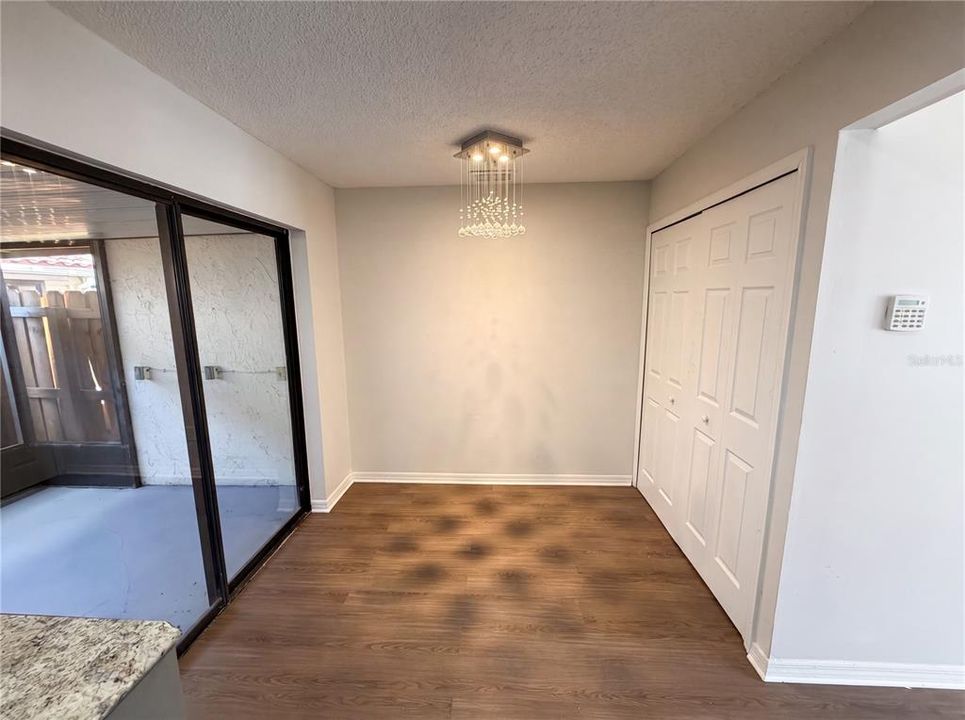 For Sale: $170,000 (2 beds, 1 baths, 1032 Square Feet)