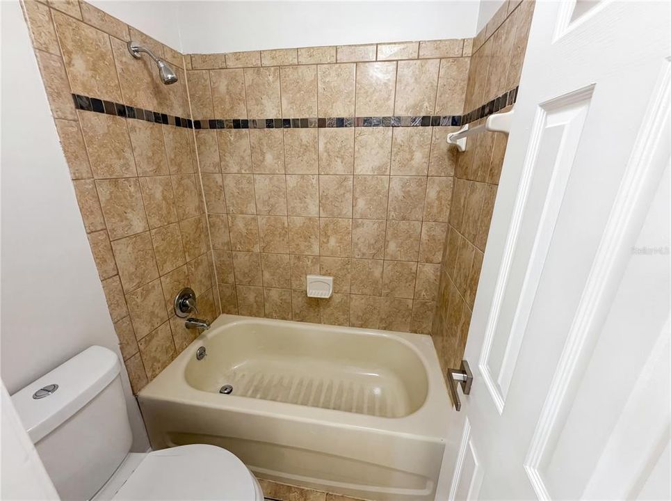For Sale: $170,000 (2 beds, 1 baths, 1032 Square Feet)