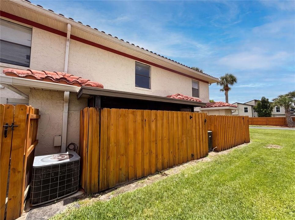 For Sale: $170,000 (2 beds, 1 baths, 1032 Square Feet)