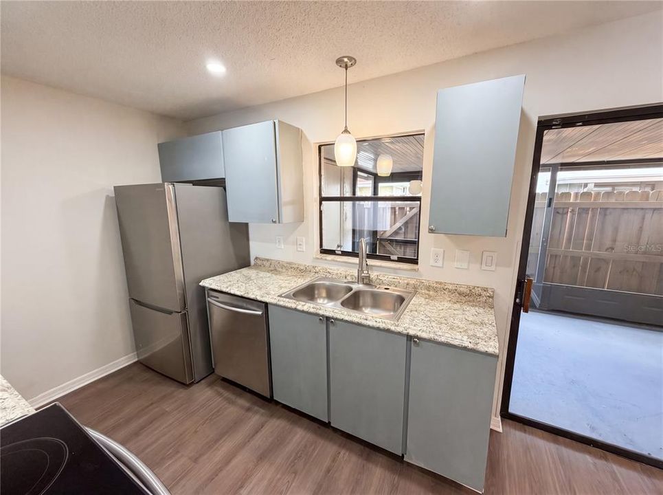 For Sale: $170,000 (2 beds, 1 baths, 1032 Square Feet)