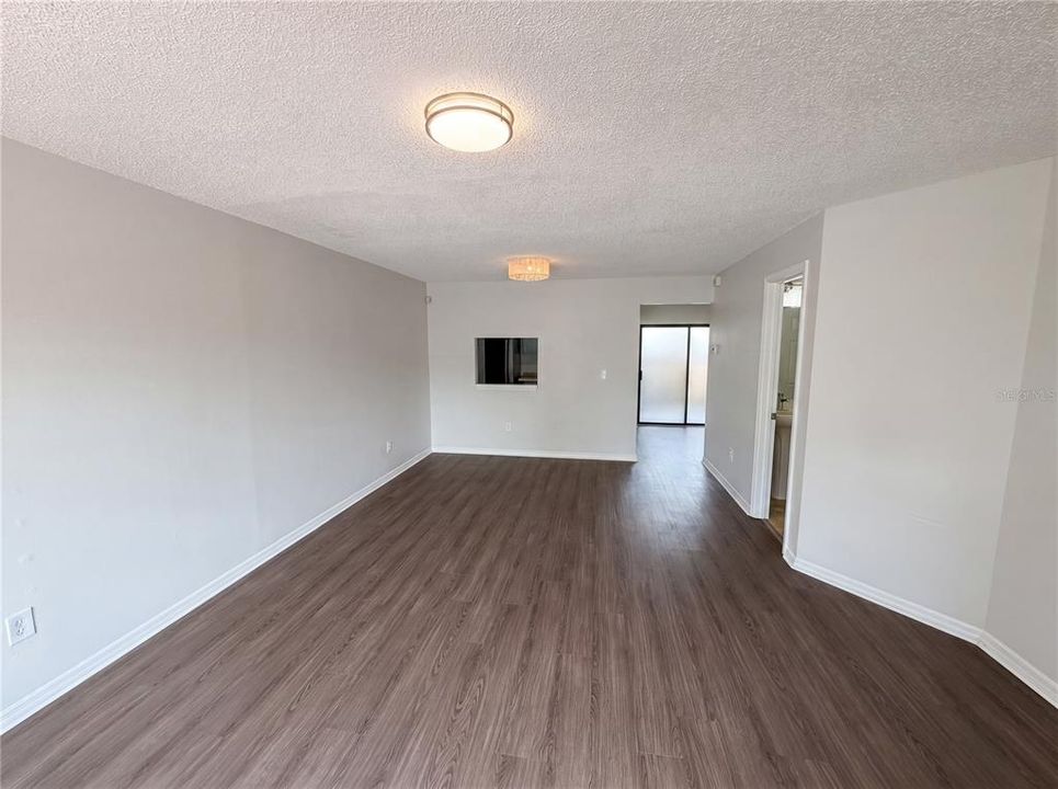 For Sale: $170,000 (2 beds, 1 baths, 1032 Square Feet)