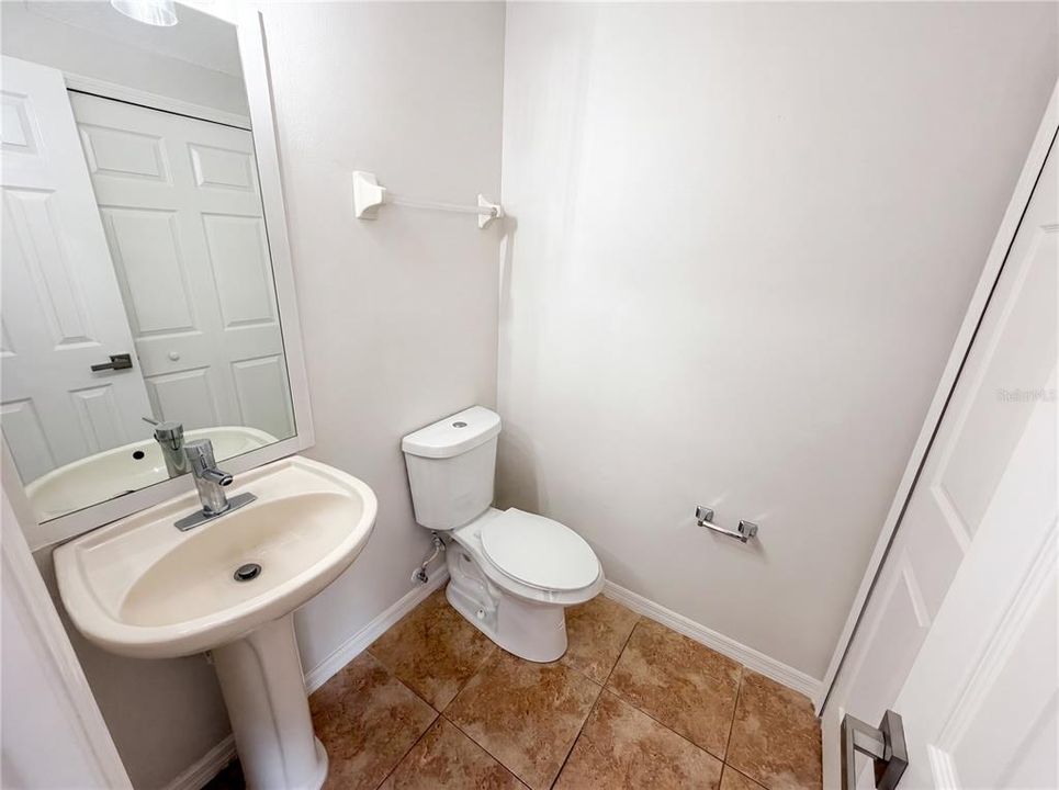 For Sale: $170,000 (2 beds, 1 baths, 1032 Square Feet)