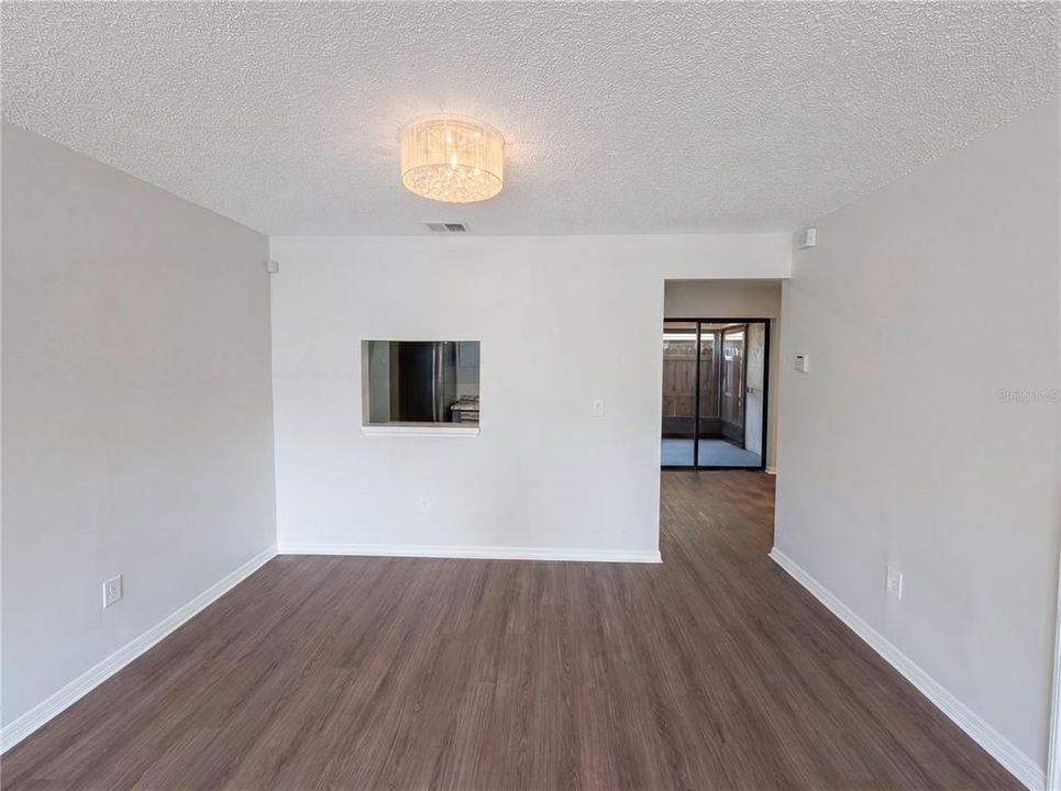 For Sale: $170,000 (2 beds, 1 baths, 1032 Square Feet)