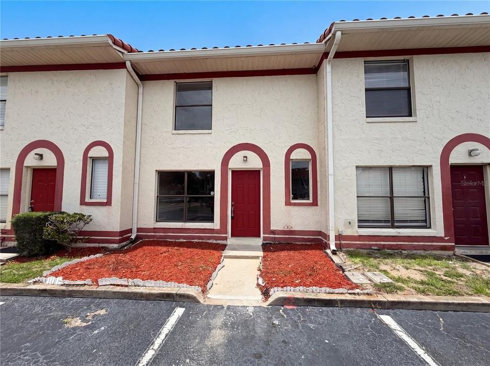 For Sale: $170,000 (2 beds, 1 baths, 1032 Square Feet)
