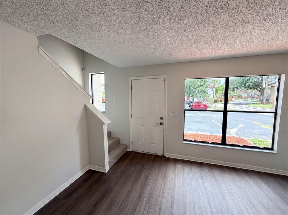 For Sale: $170,000 (2 beds, 1 baths, 1032 Square Feet)
