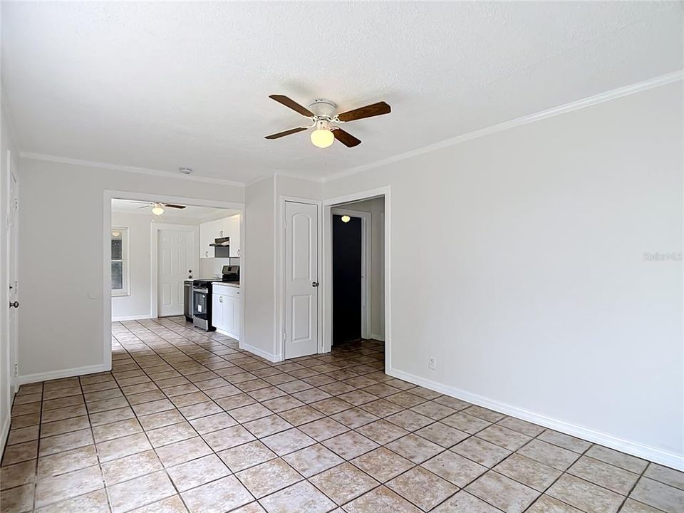 For Sale: $199,000 (2 beds, 1 baths, 1154 Square Feet)