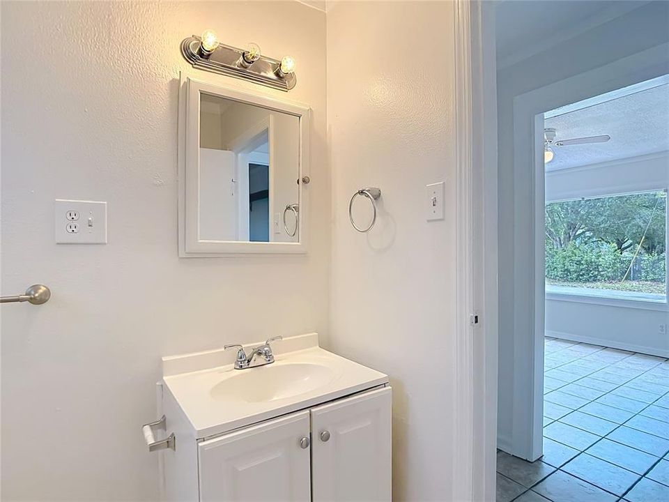 For Sale: $199,000 (2 beds, 1 baths, 1154 Square Feet)