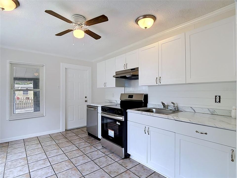 For Sale: $199,000 (2 beds, 1 baths, 1154 Square Feet)