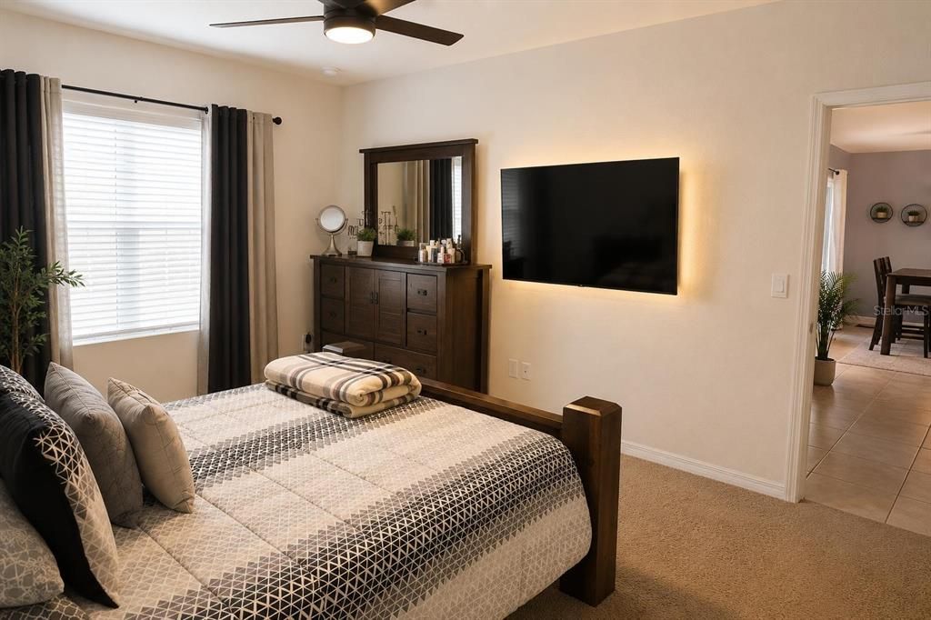 For Sale: $410,000 (4 beds, 2 baths, 1828 Square Feet)
