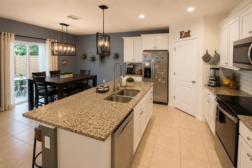 For Sale: $410,000 (4 beds, 2 baths, 1828 Square Feet)