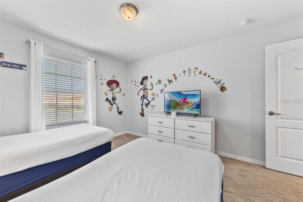 For Sale: $340,000 (4 beds, 3 baths, 1902 Square Feet)