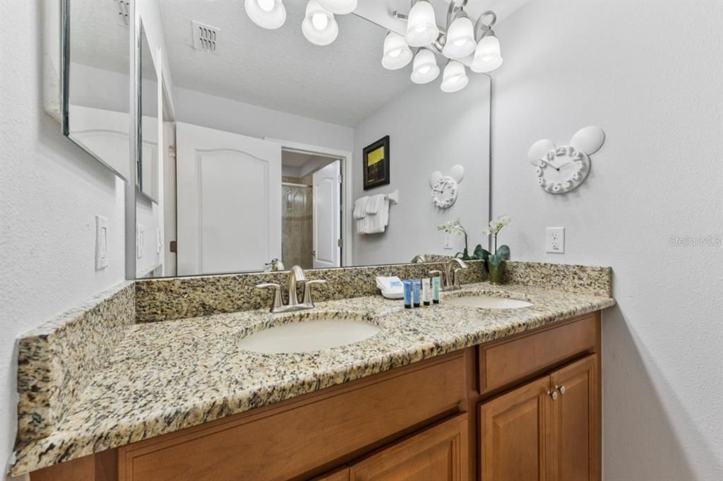 For Sale: $340,000 (4 beds, 3 baths, 1902 Square Feet)