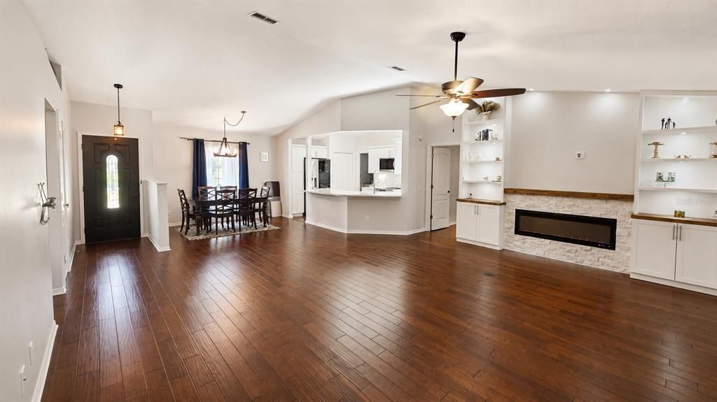 For Sale: $385,000 (3 beds, 2 baths, 1888 Square Feet)