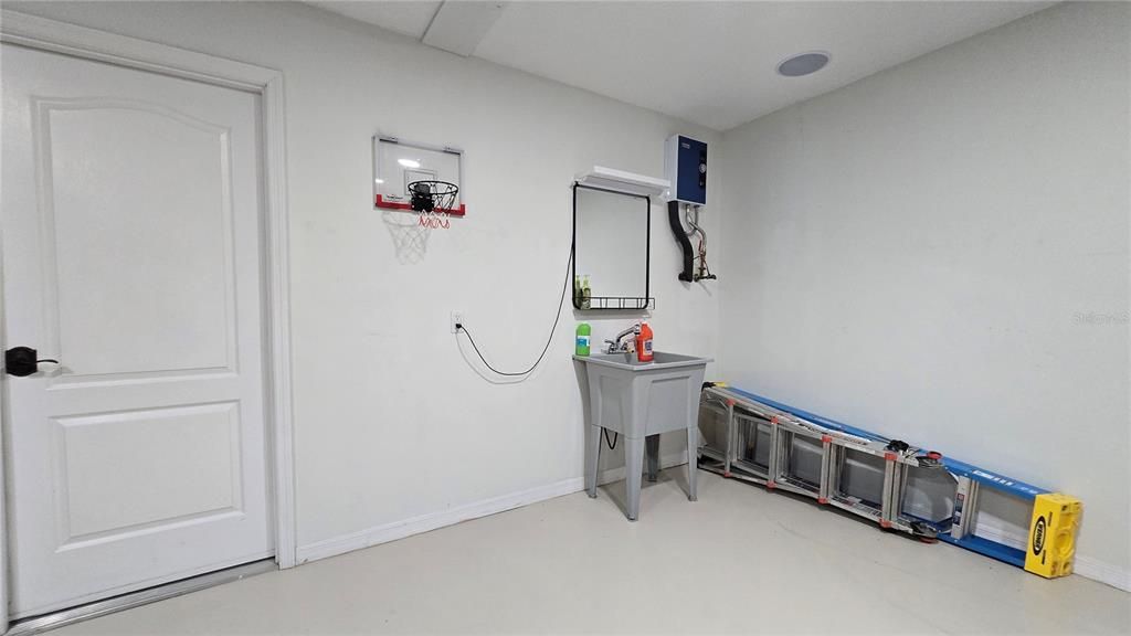 For Sale: $385,000 (3 beds, 2 baths, 1888 Square Feet)
