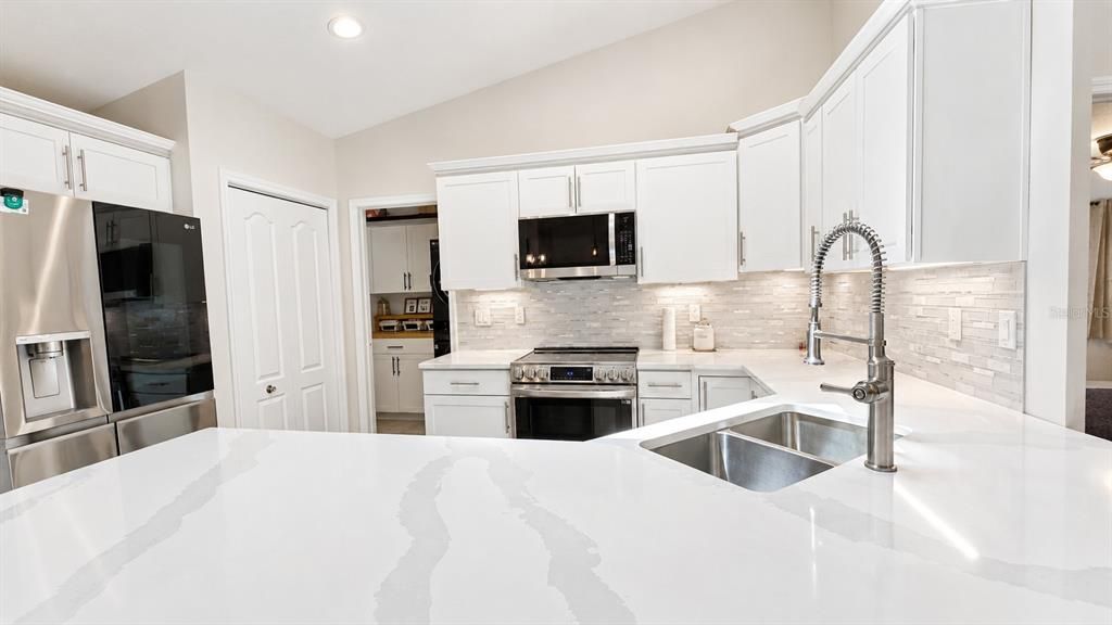 For Sale: $385,000 (3 beds, 2 baths, 1888 Square Feet)