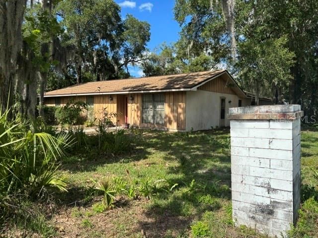For Sale: $300,000 (4 beds, 2 baths, 1676 Square Feet)