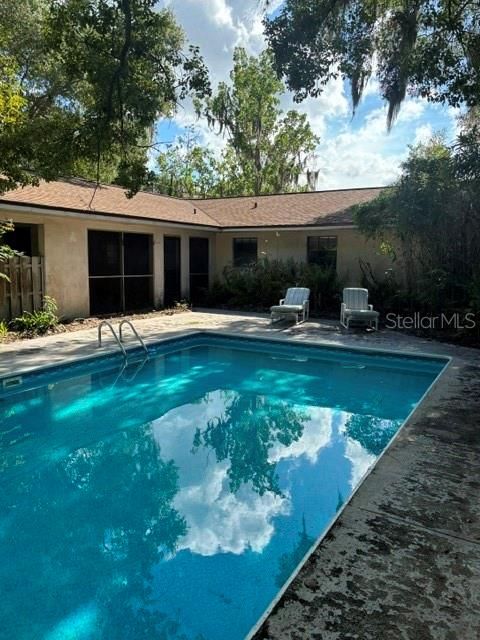 For Sale: $300,000 (4 beds, 2 baths, 1676 Square Feet)