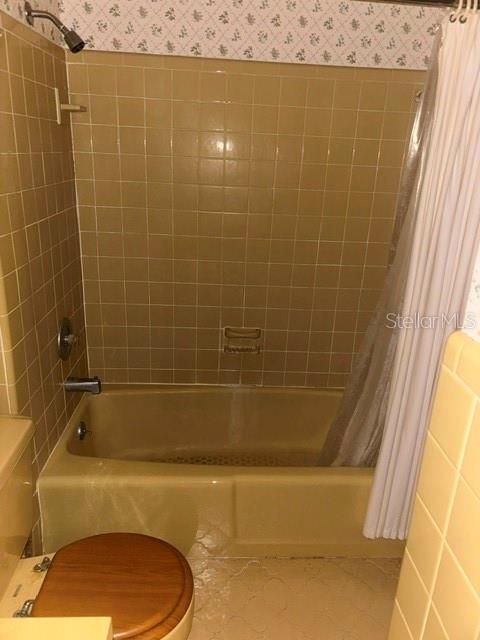 For Sale: $300,000 (4 beds, 2 baths, 1676 Square Feet)