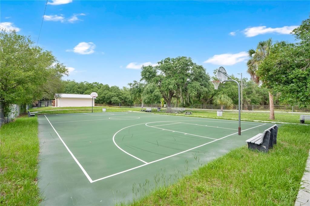 For Sale: $165,000 (3 beds, 1 baths, 816 Square Feet)