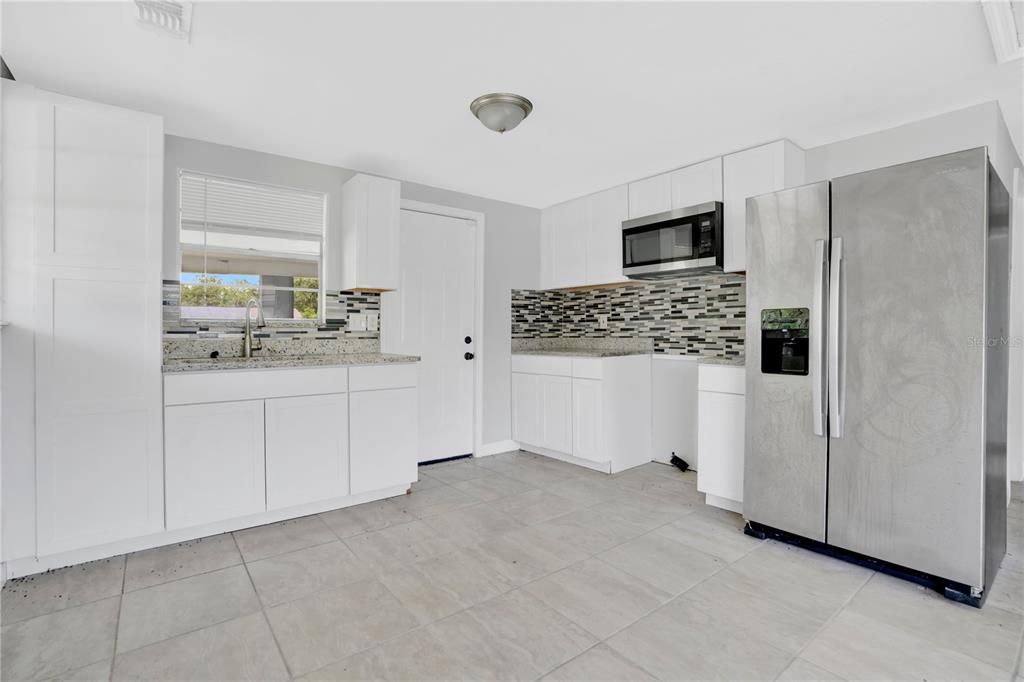 For Sale: $165,000 (3 beds, 1 baths, 816 Square Feet)