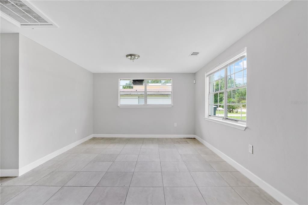 For Sale: $165,000 (3 beds, 1 baths, 816 Square Feet)