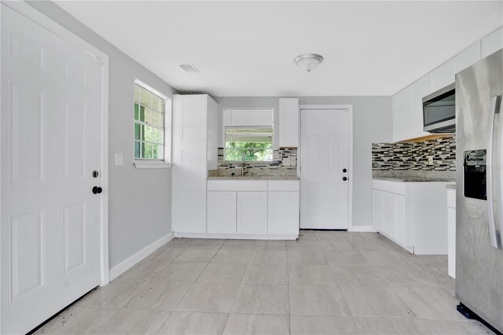 For Sale: $165,000 (3 beds, 1 baths, 816 Square Feet)