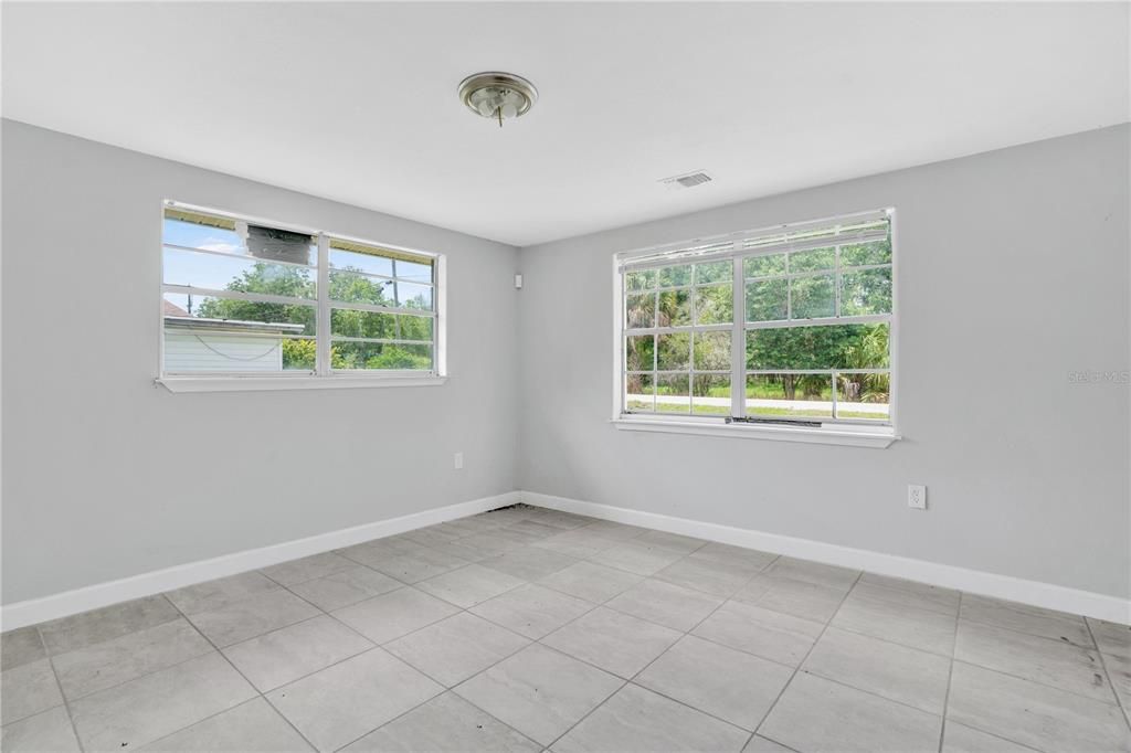 For Sale: $165,000 (3 beds, 1 baths, 816 Square Feet)