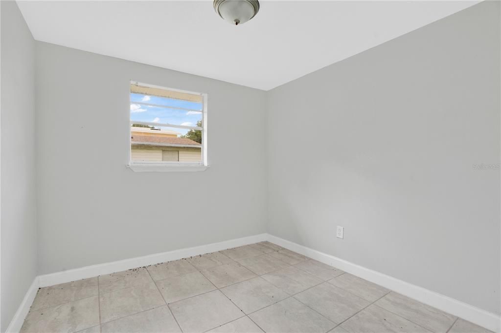 For Sale: $165,000 (3 beds, 1 baths, 816 Square Feet)