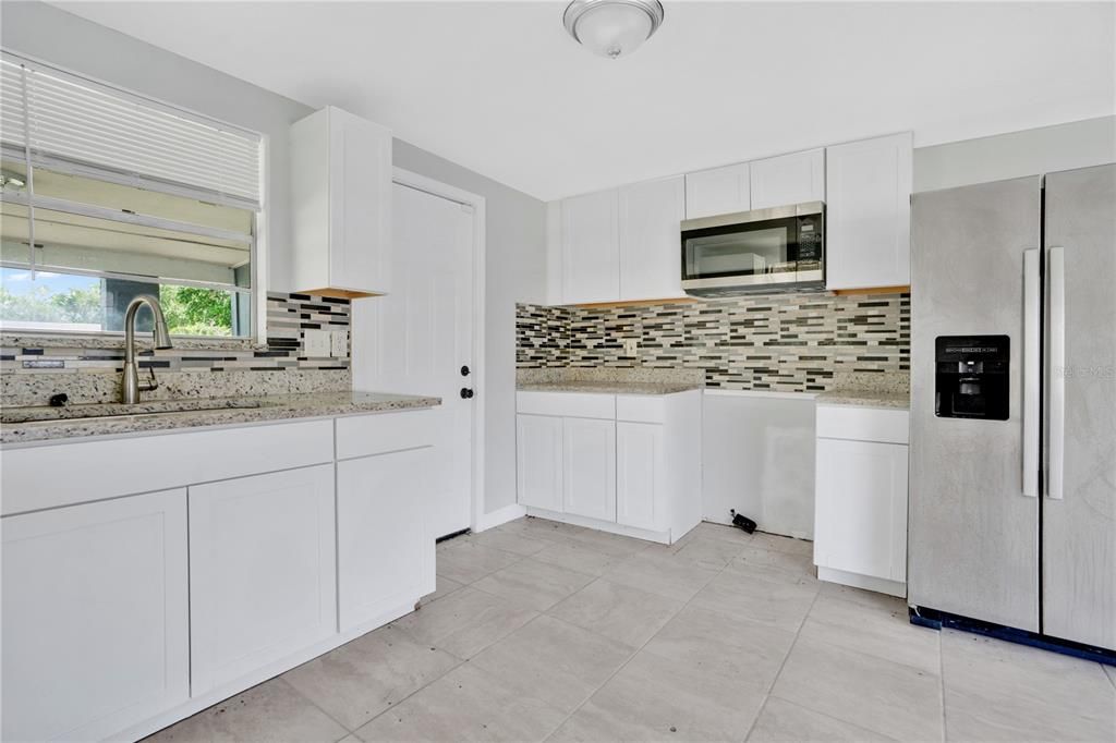 For Sale: $165,000 (3 beds, 1 baths, 816 Square Feet)