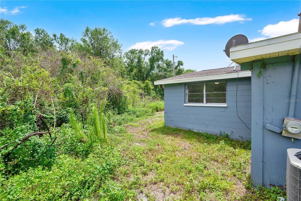 For Sale: $165,000 (3 beds, 1 baths, 816 Square Feet)