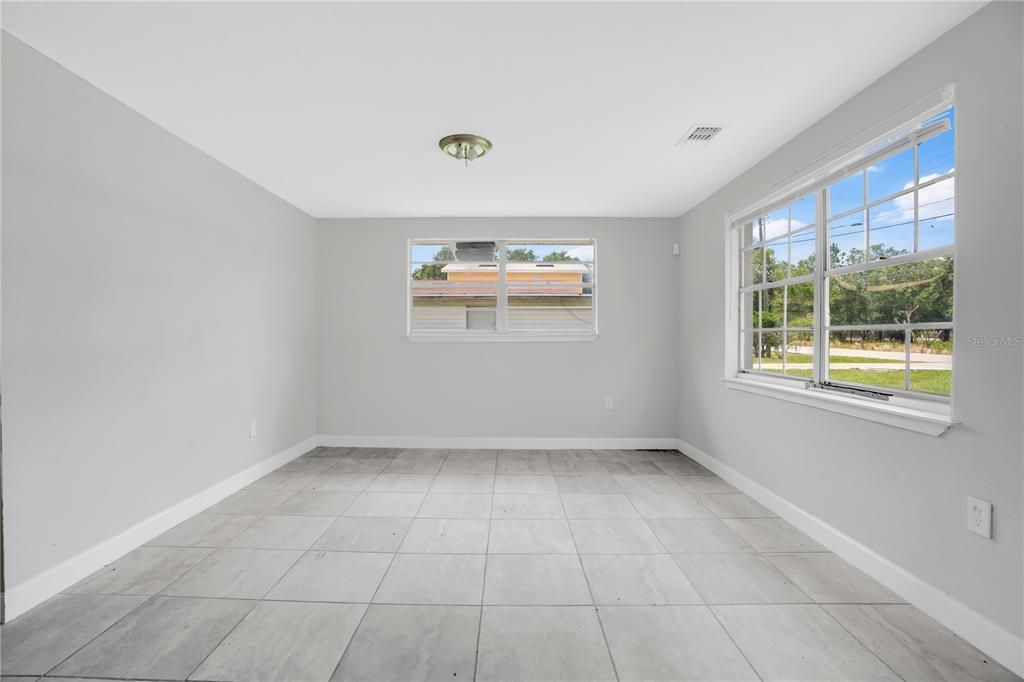 For Sale: $165,000 (3 beds, 1 baths, 816 Square Feet)