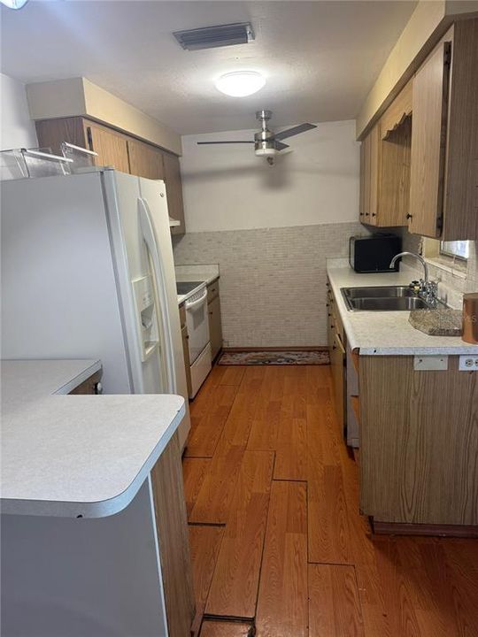 For Sale: $209,000 (2 beds, 2 baths, 1032 Square Feet)