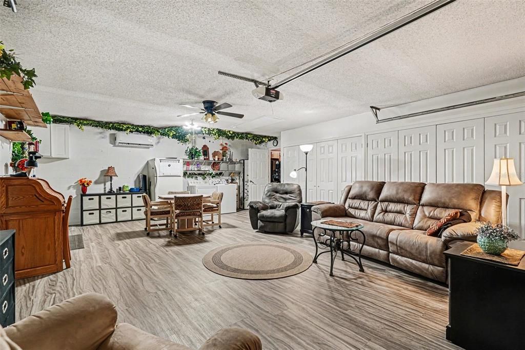 For Sale: $292,000 (2 beds, 2 baths, 1365 Square Feet)