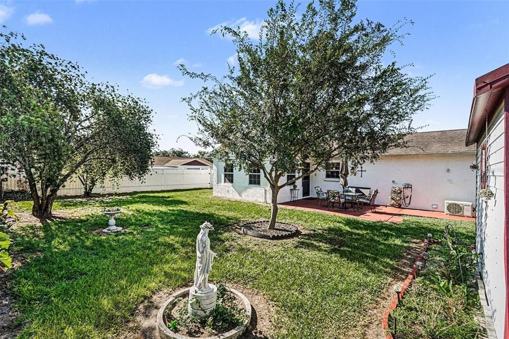 For Sale: $292,000 (2 beds, 2 baths, 1365 Square Feet)