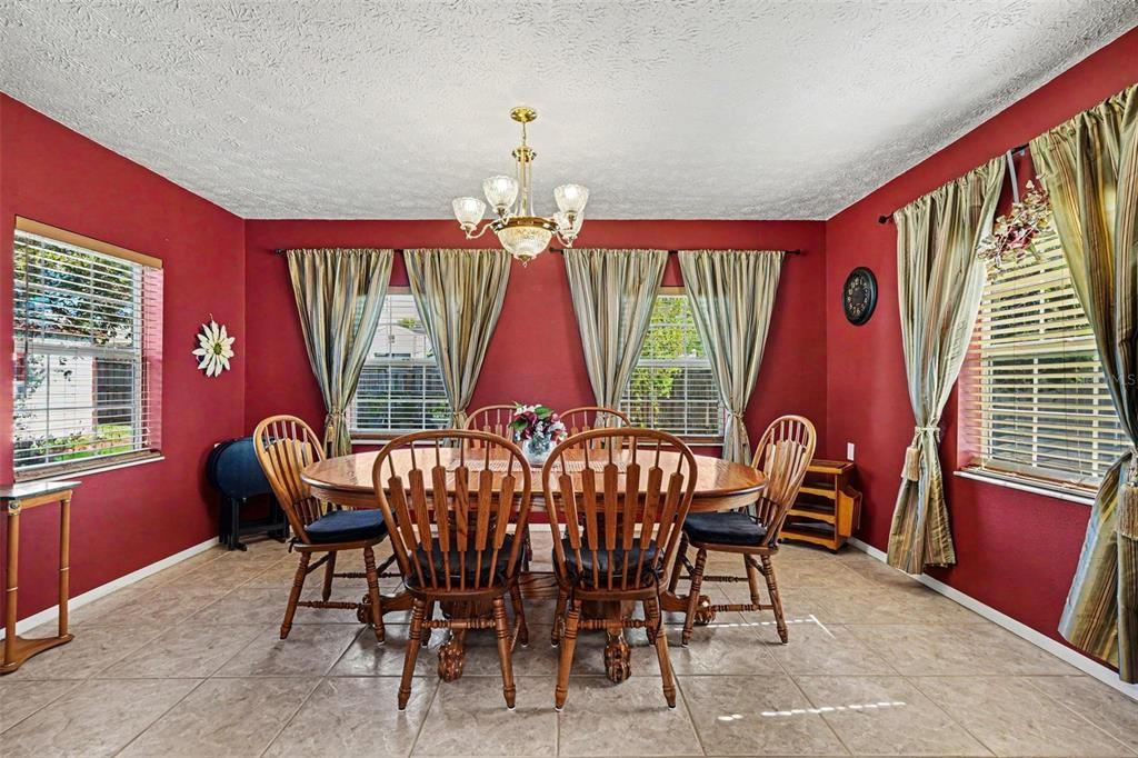 For Sale: $292,000 (2 beds, 2 baths, 1365 Square Feet)