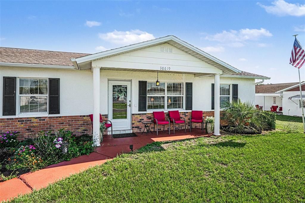 For Sale: $292,000 (2 beds, 2 baths, 1365 Square Feet)