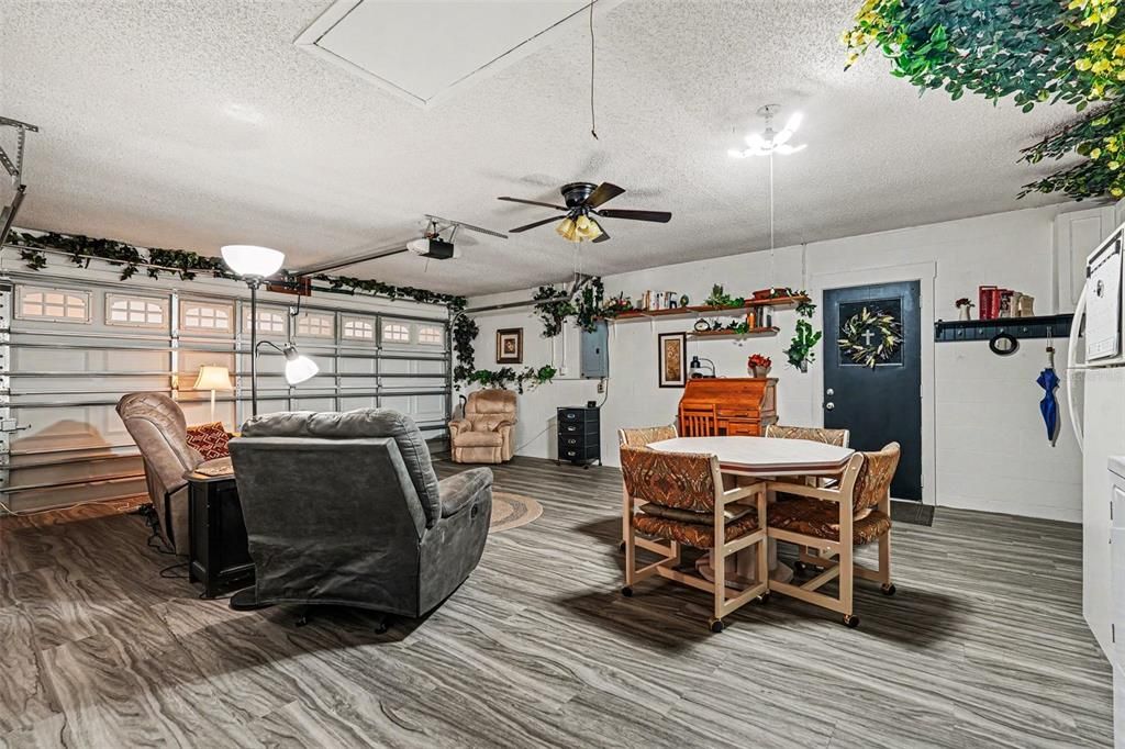 For Sale: $292,000 (2 beds, 2 baths, 1365 Square Feet)