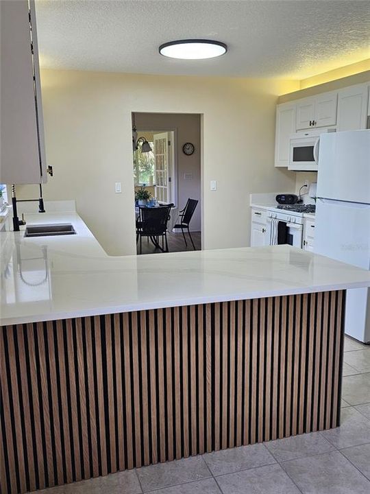 En Venta: $389,900 (4 camas, 2 baños, 3125 Pies cuadrados)