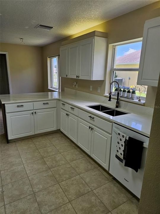 En Venta: $389,900 (4 camas, 2 baños, 3125 Pies cuadrados)