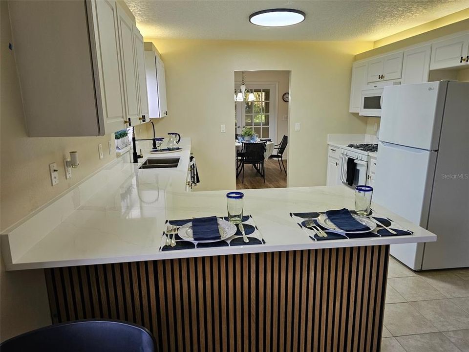En Venta: $389,900 (4 camas, 2 baños, 3125 Pies cuadrados)