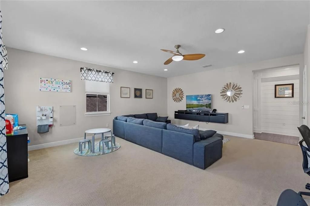 For Sale: $1,200,000 (5 beds, 4 baths, 4225 Square Feet)