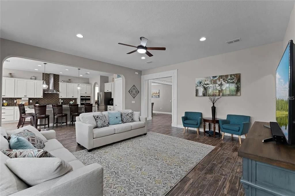 For Sale: $1,200,000 (5 beds, 4 baths, 4225 Square Feet)