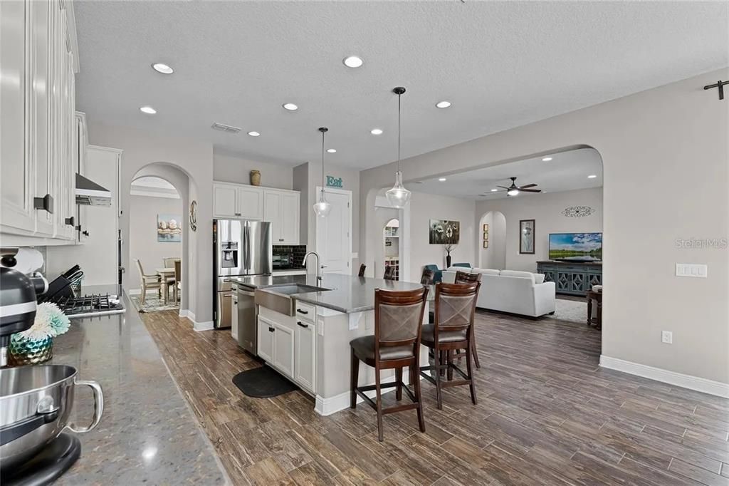 For Sale: $1,200,000 (5 beds, 4 baths, 4225 Square Feet)