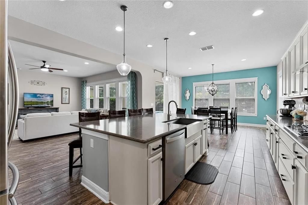 For Sale: $1,200,000 (5 beds, 4 baths, 4225 Square Feet)