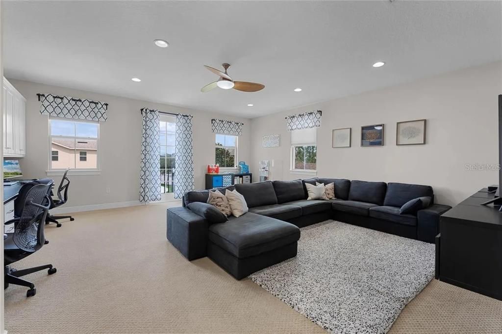 For Sale: $1,200,000 (5 beds, 4 baths, 4225 Square Feet)