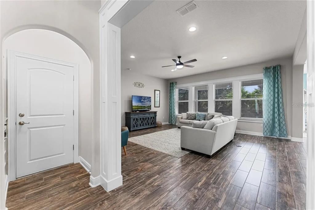 For Sale: $1,200,000 (5 beds, 4 baths, 4225 Square Feet)