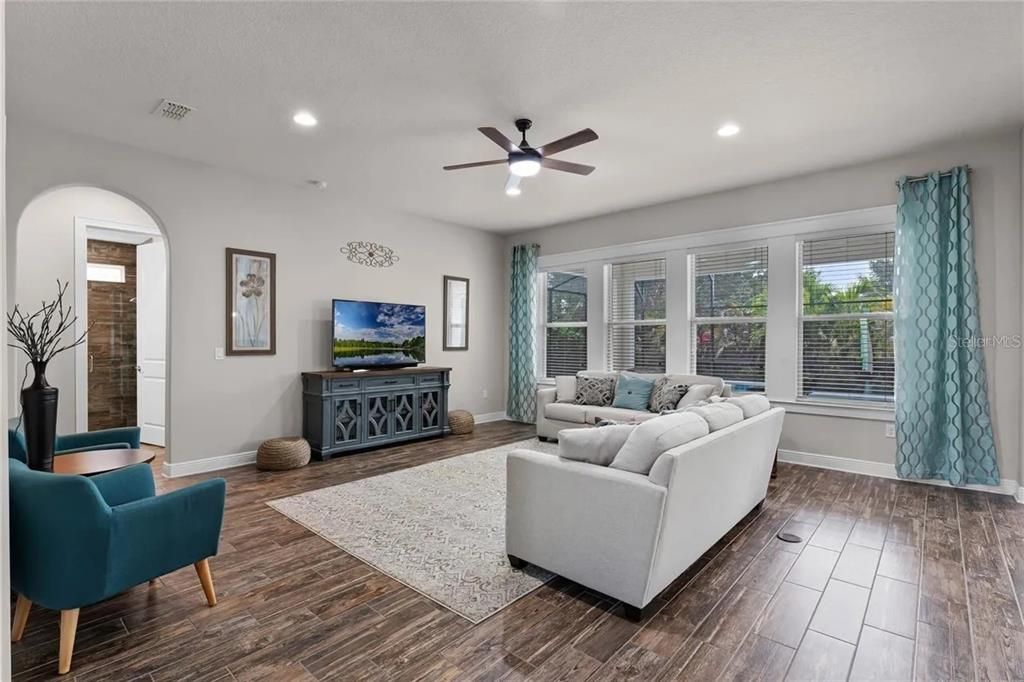 For Sale: $1,200,000 (5 beds, 4 baths, 4225 Square Feet)