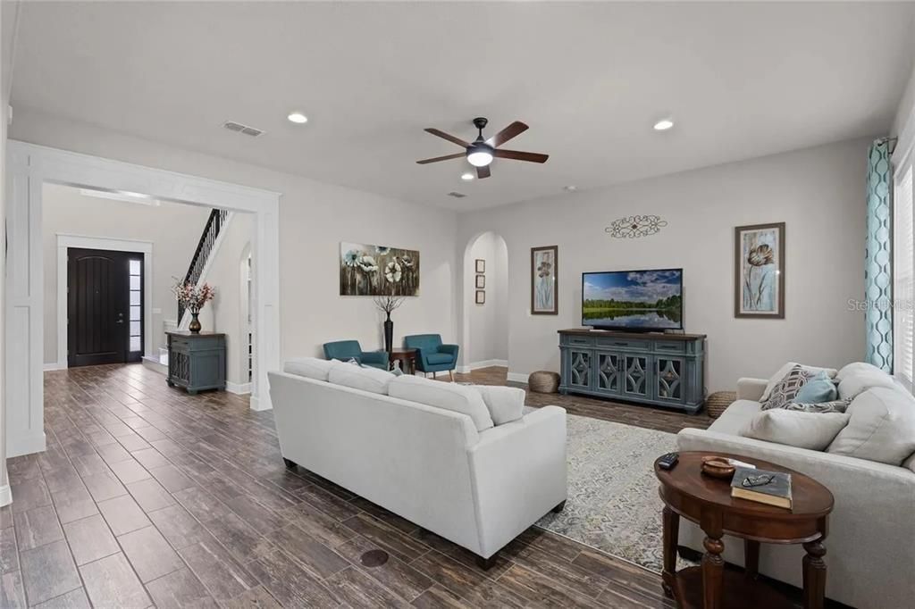 For Sale: $1,200,000 (5 beds, 4 baths, 4225 Square Feet)
