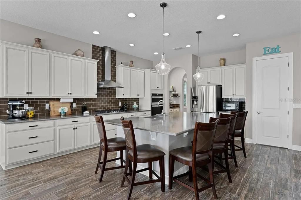 For Sale: $1,200,000 (5 beds, 4 baths, 4225 Square Feet)